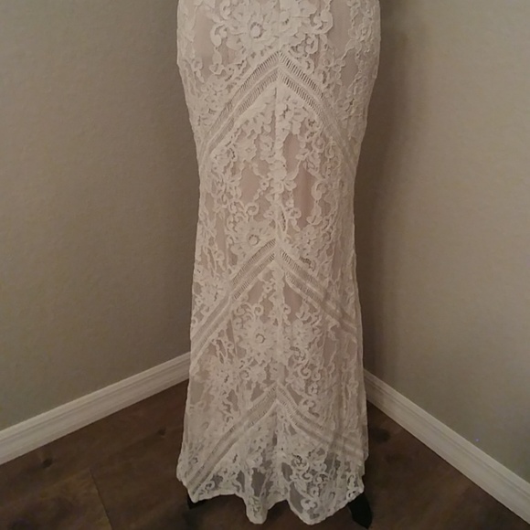 Gorgeous Ivory/ lace gown!! - Picture 4 of 8